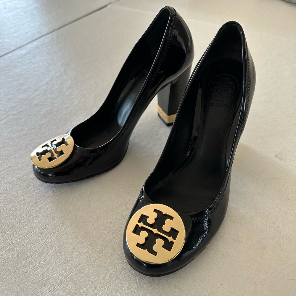 Tory Burch Black Patent Heels with Gold Detail - Picture 13 of 16